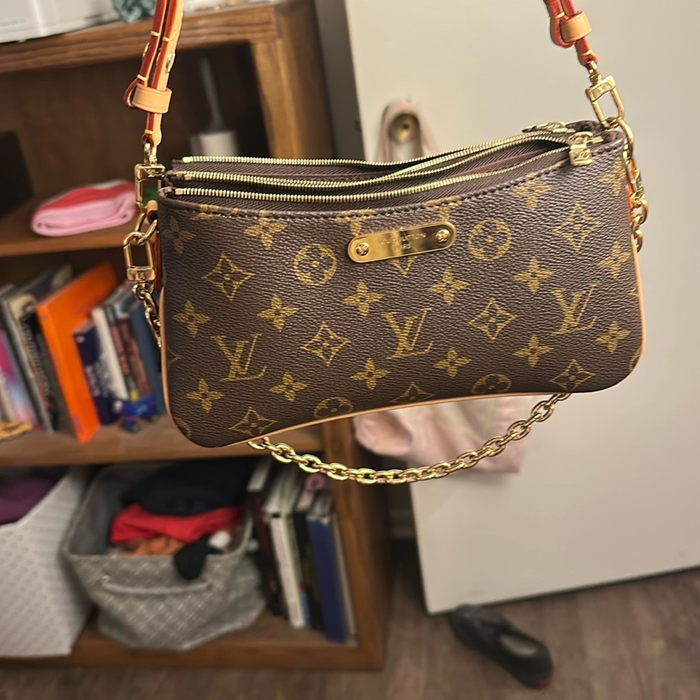 Louis Vuitton Liv Pochette